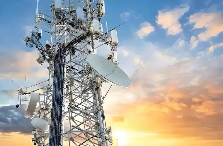 5G-A规模化商用落地:面向工业互联网、低空经济的行业专网生态构建
